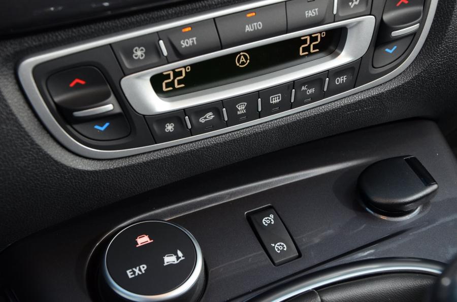 Детали интерьера Renault Scenic XMod Cross 2013 года  (IT) (фото 9 из 28)